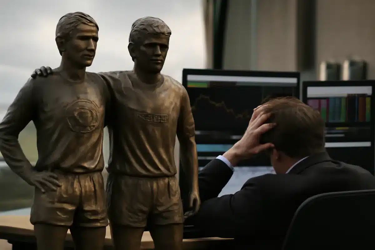 Why Manchester United&rsquo;s valuation matters for Liverpool&rsquo;s price tag &mdash; Club valuations set a market benchmark. Manchester United has long commanded one of the highest valuations in world football. If Liverpool&rsquo;s market value climbed to match that benchmark, the club&rsquo;s equity